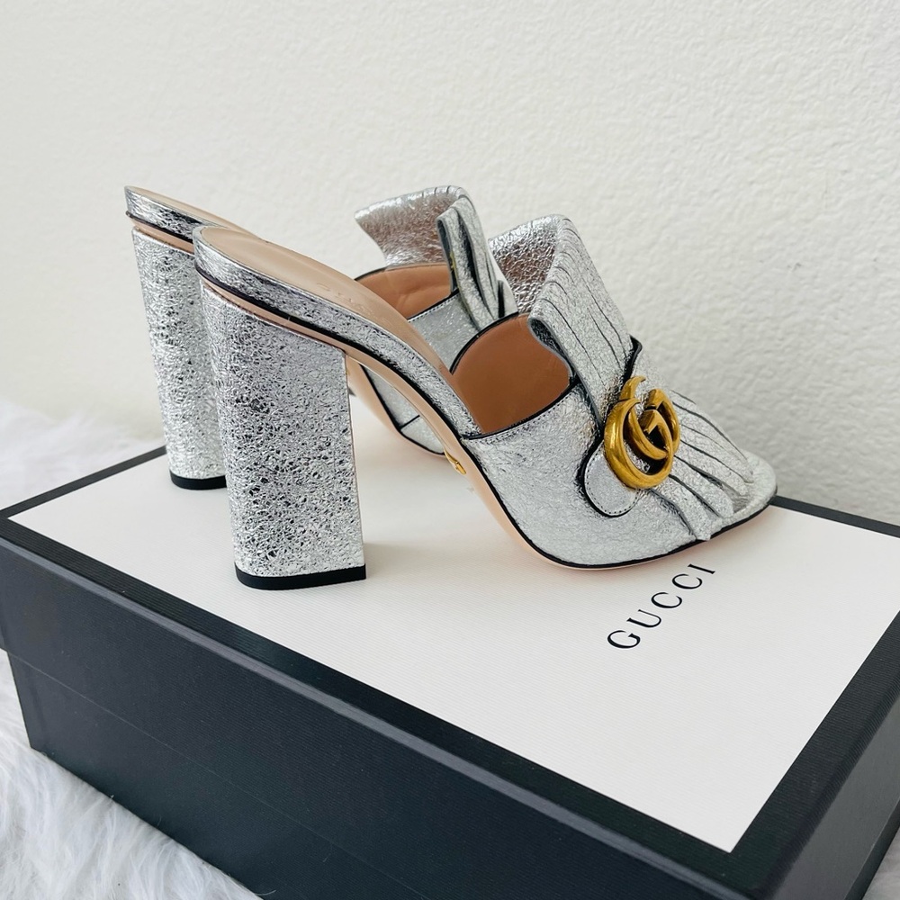 New! Gucci GG Marmont
Fringed Metallic Leather
Mules Sandals
SILVER Size 38 - Picture 12 of 16